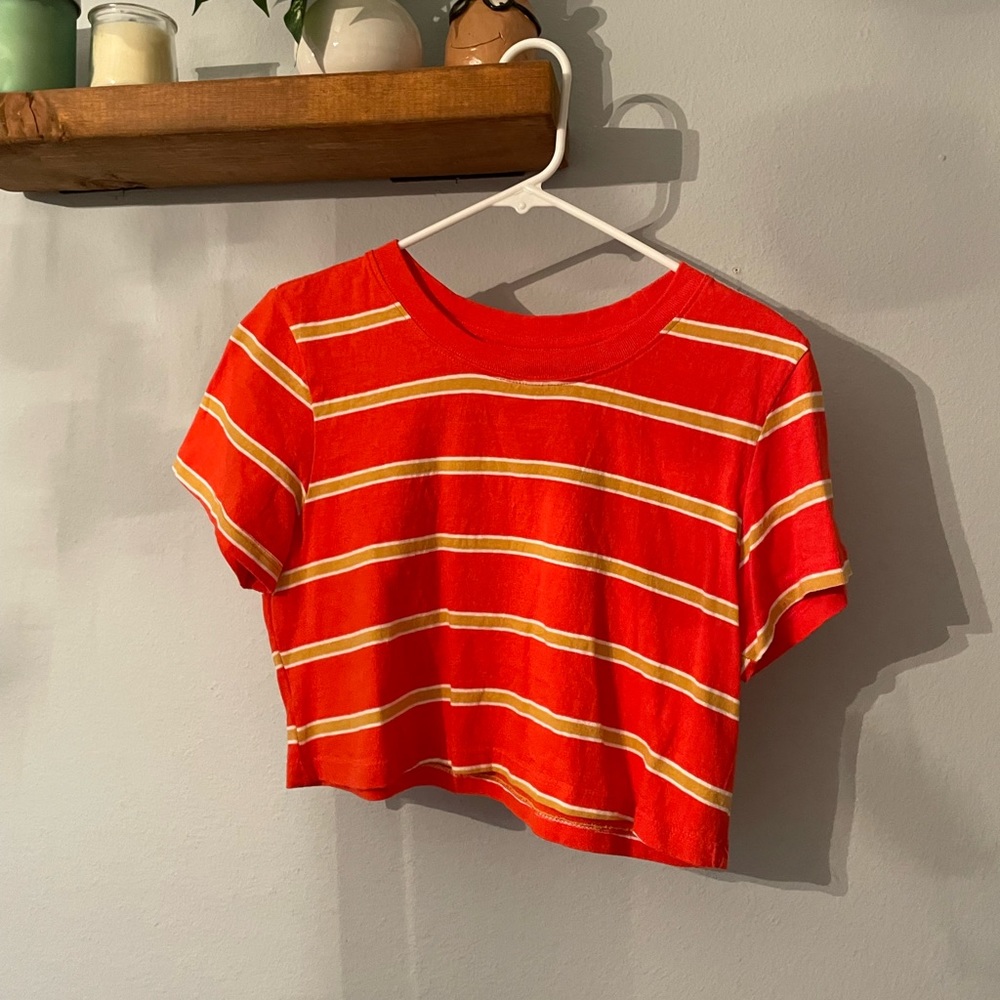 URBAN OUTFITTERS CROPPED TOP